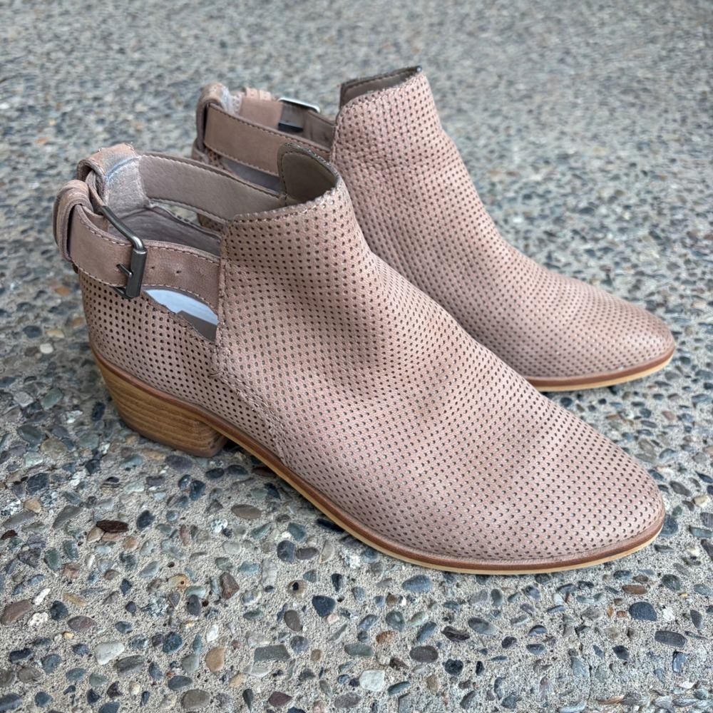 Dolce Vita Kara Taupe‎ Perforated Leather Cutout Buckle Ankle Booties Womens 6.5